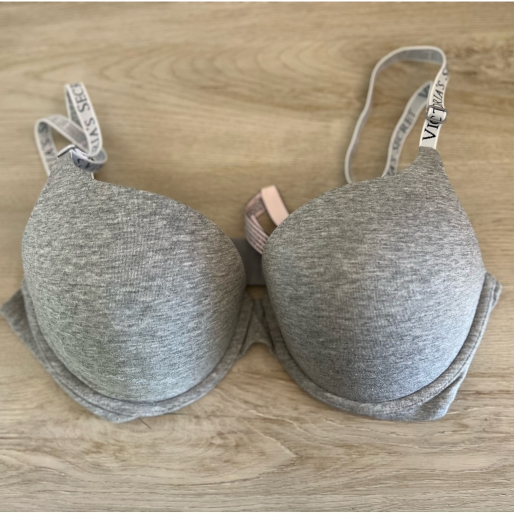 Victoria secret 36d tshirt bra like new.